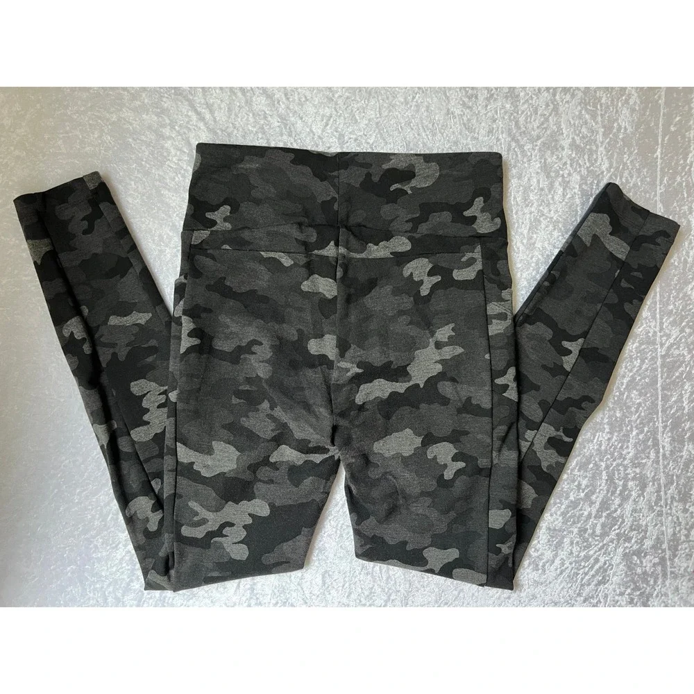 Cabi Black Grey Camo Legging Size Small Pockets Rayon Nylon Blend - Picture 4 of 10